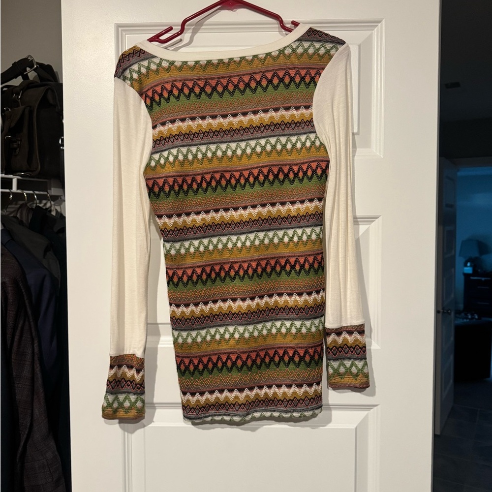 BKE White and Multicolor Long Sleeve Top
